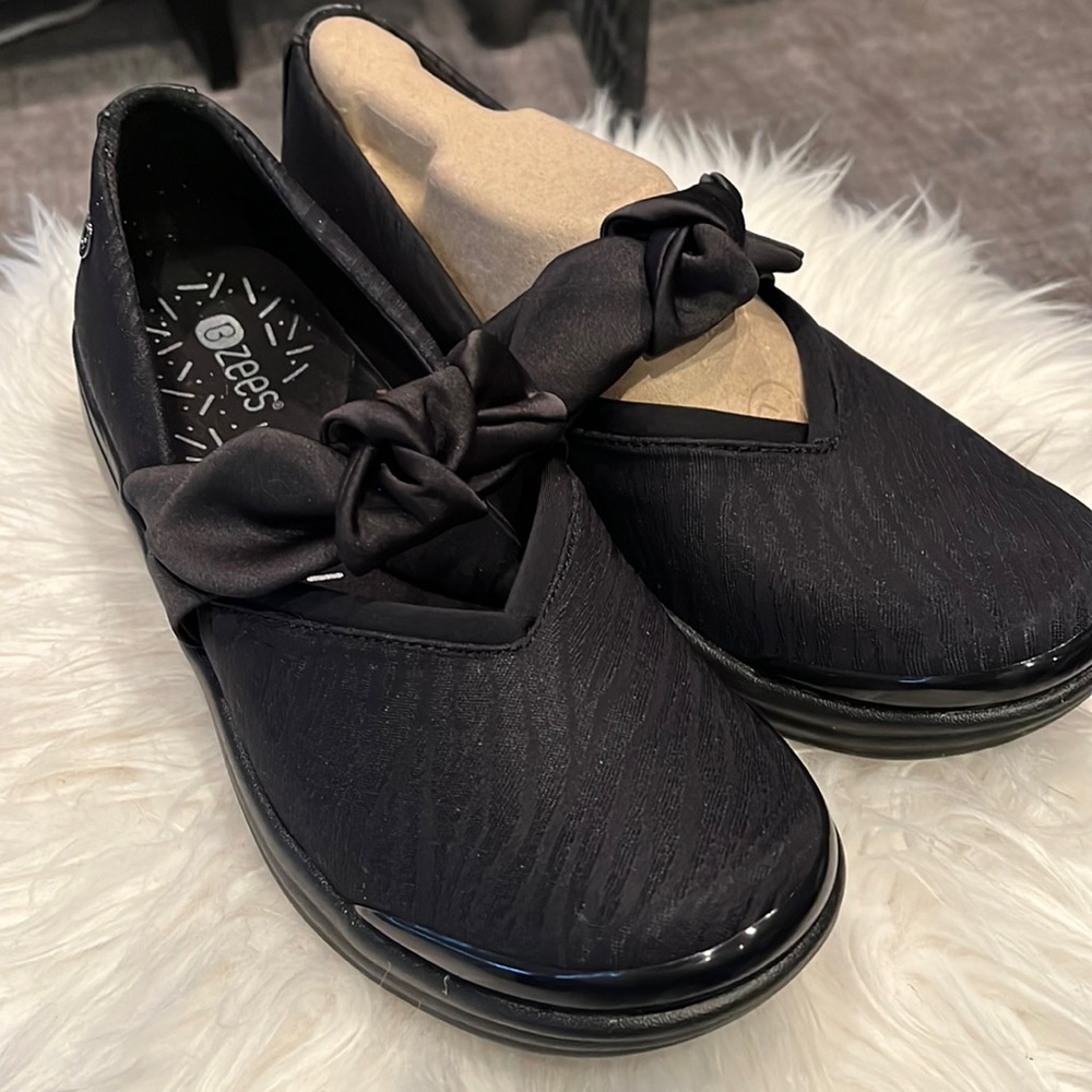 NIB! BZees Women’s Playful Black size 9.5 M